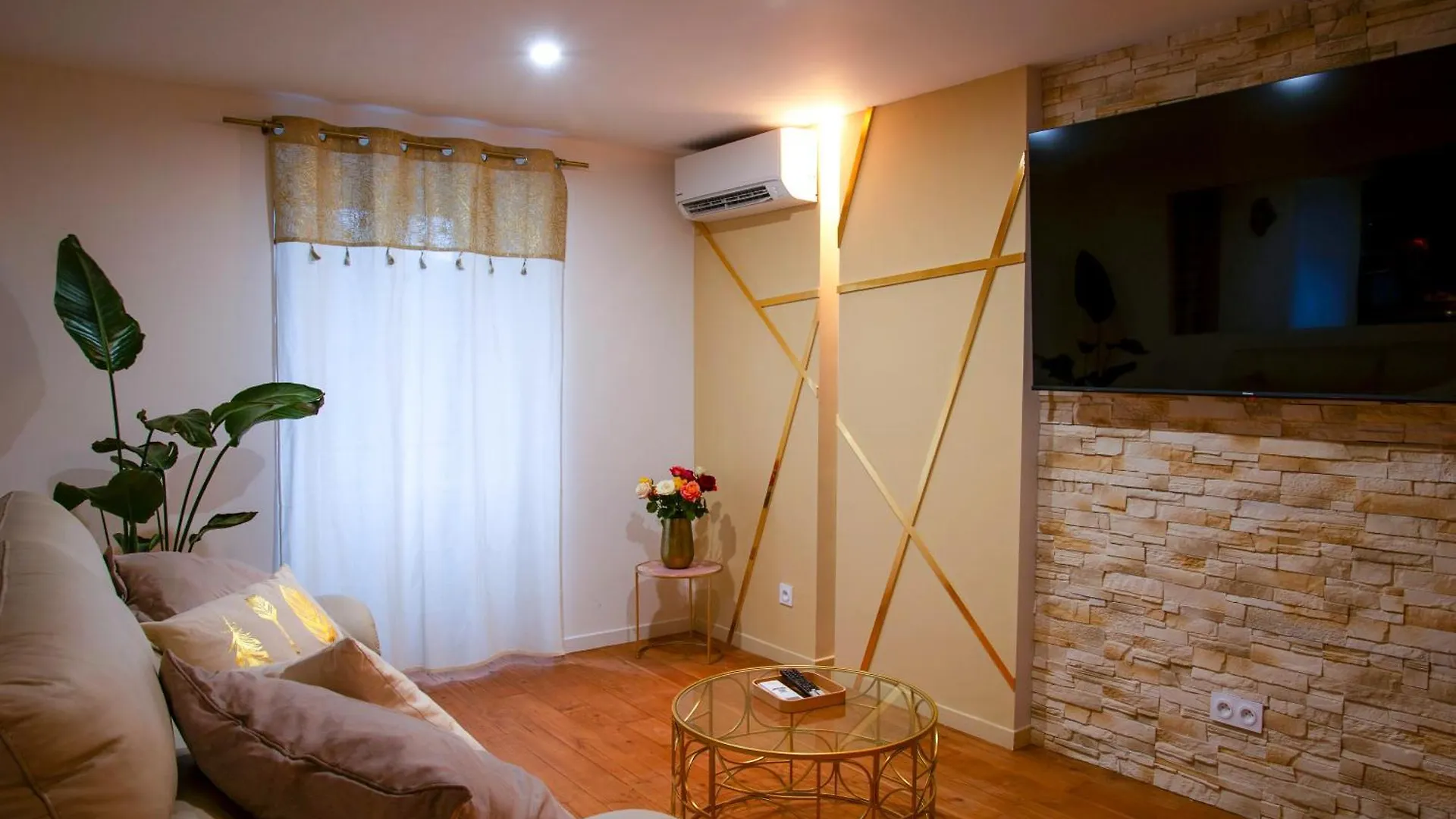 La Prestigieuse Sauna Balneo Cine Roannes-Saint-Mary Villa