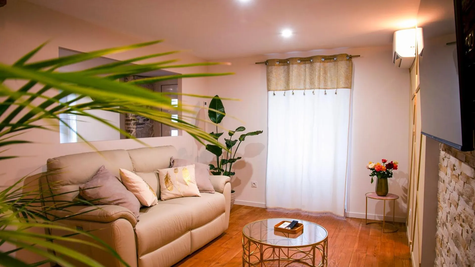 La Prestigieuse Sauna Balneo Cine Roannes-Saint-Mary 0*,  France